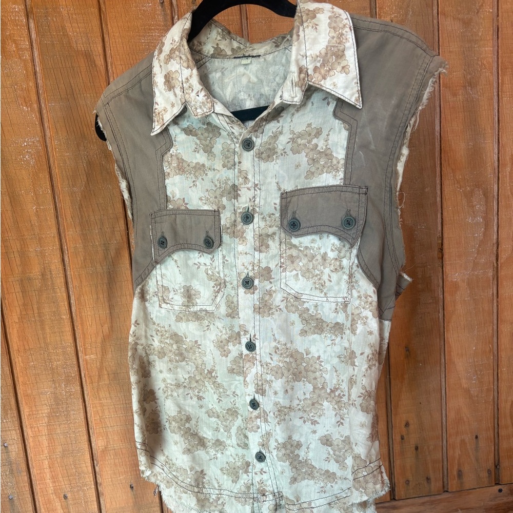 Floral Sleeveless Button-Up Shirt